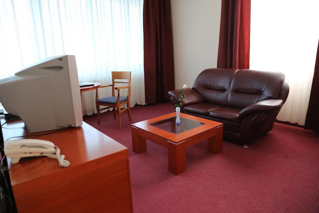 Hotel Apollonia Pristina Room photo