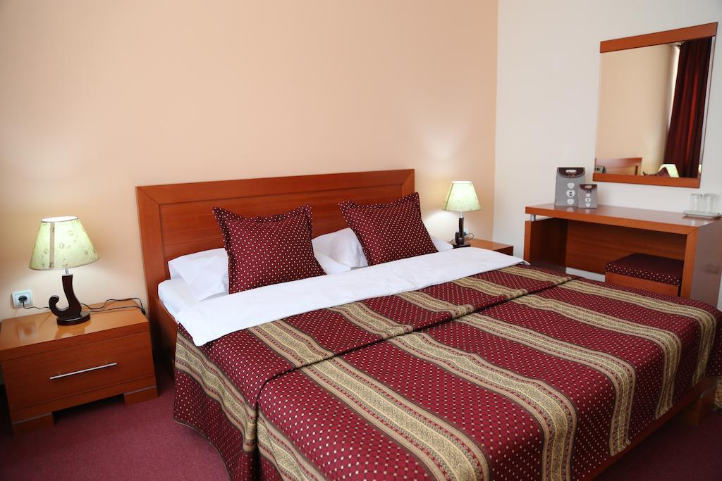 Hotel Apollonia Pristina Room photo